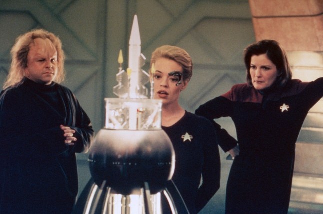 No Merchandising. Editorial Use Only. No Book Cover Usage. Mandatory Credit: Photo by Paramount Television/Everett/Shutterstock (14501752d) STAR TREK: VOYAGER, from left: Jason Alexander, Jeri Ryan, Kate Mulgrew, 'Think Tank', (Season 5, ep. 520, aired March 31, 1999), 1995-2001. photo: Michael Yarish / ?Paramount Television/ Courtesy Everett Collection Star Trek: Voyager - 31 Mar 1999