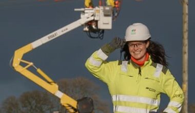 Jennifer Reoch Meets Courageous Linesmen Working on Live Power Lines to keep Communities Connected this Winter