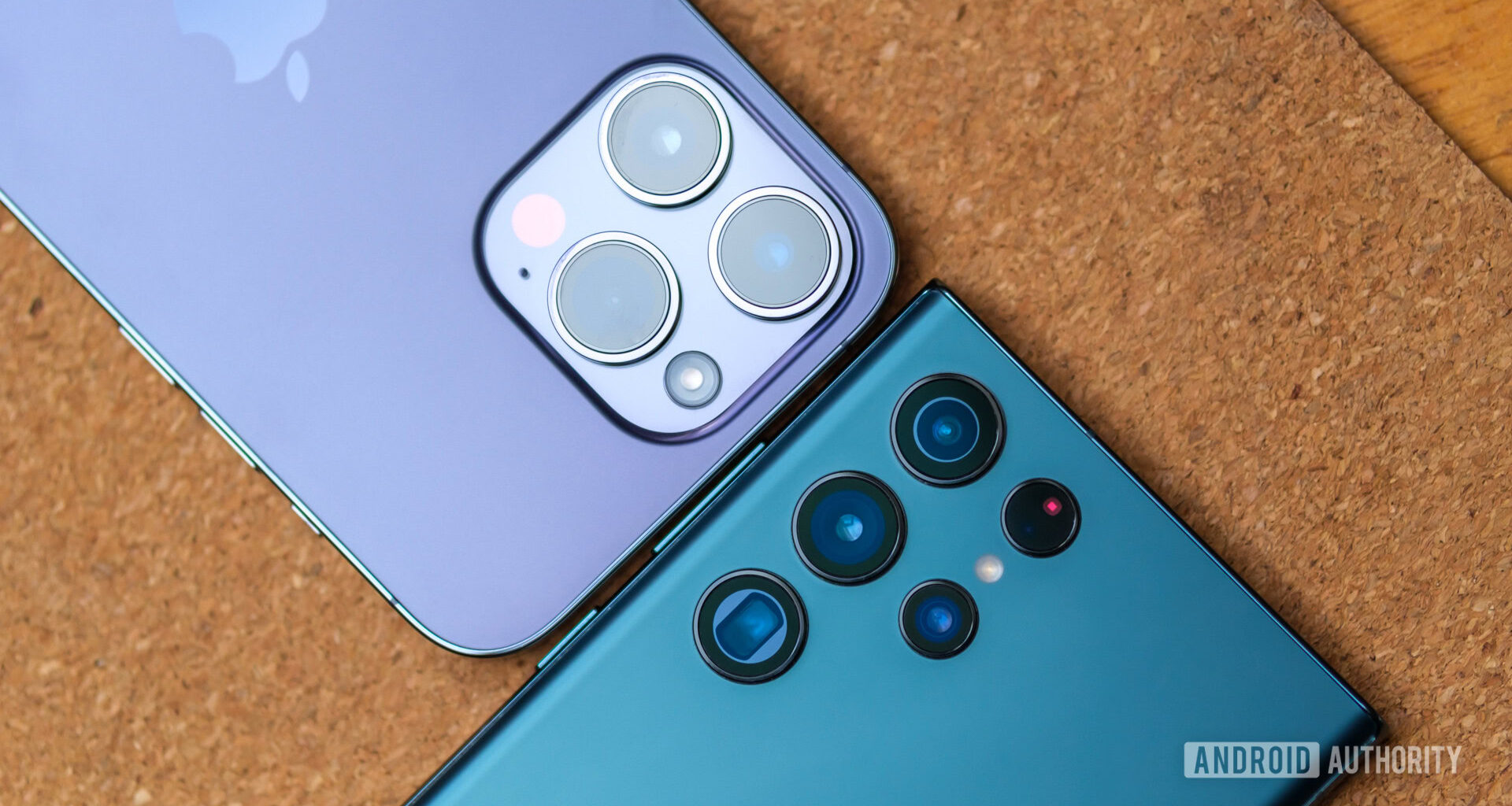 Samsung Galaxy S22 Ultra vs Apple iPhone 14 Pro Max cameras top