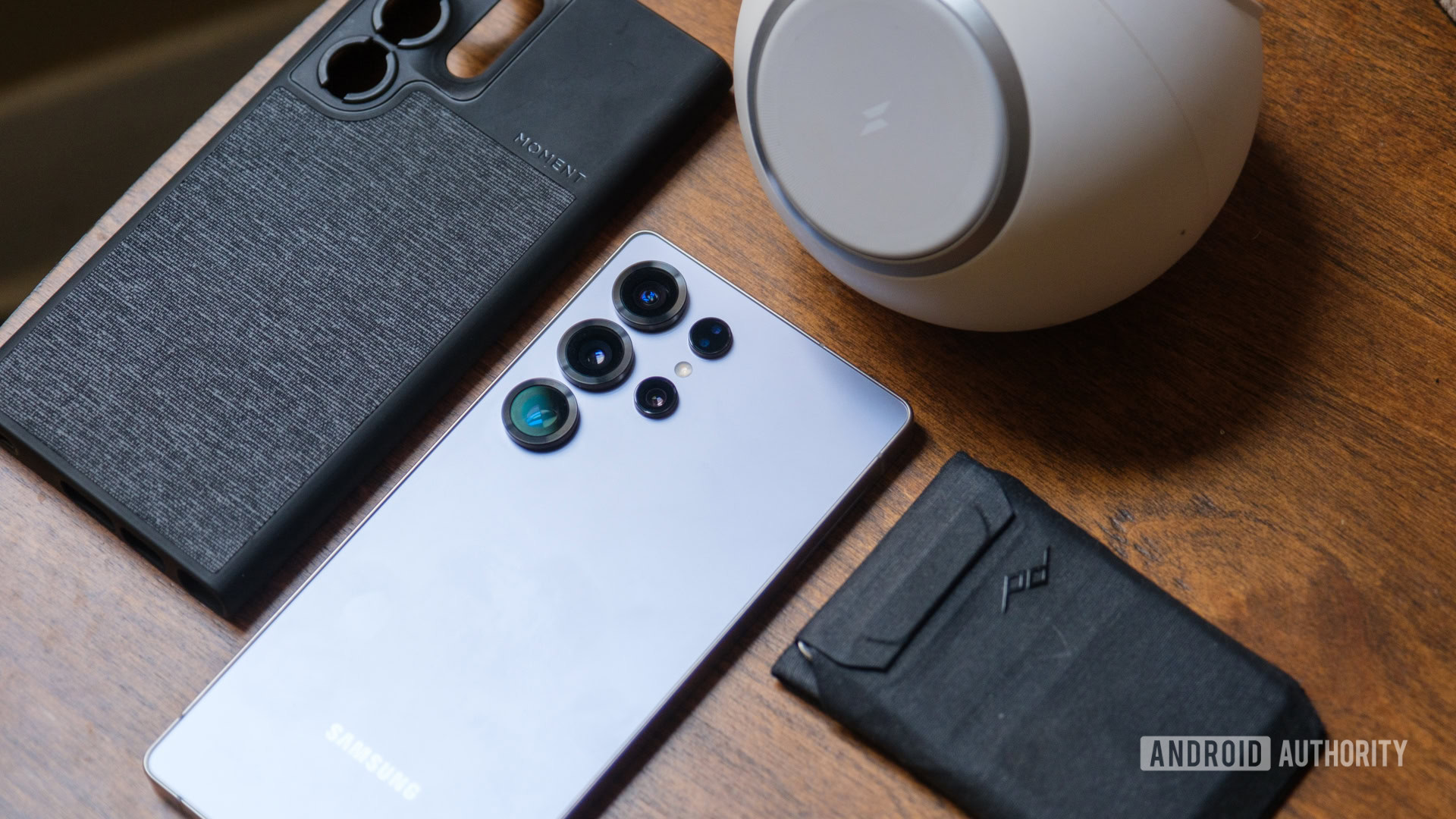 Samsung Galaxy S25 Ultra with magnetic accessories