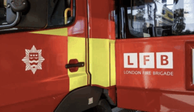 Man rushed to hospital following Brixton flat fire – Southwark News