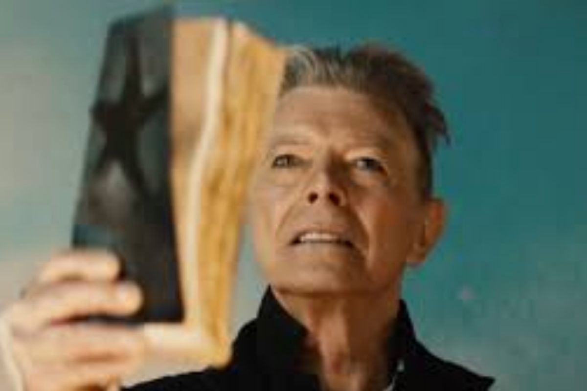 David Bowie’s secret cancer battle revealed in new biography - The Independent