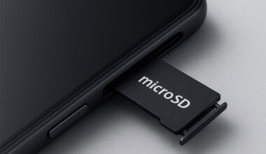 Smartphone manufacturers are thinking of bringing back the microSD card slot due to the increasing DRAM prices