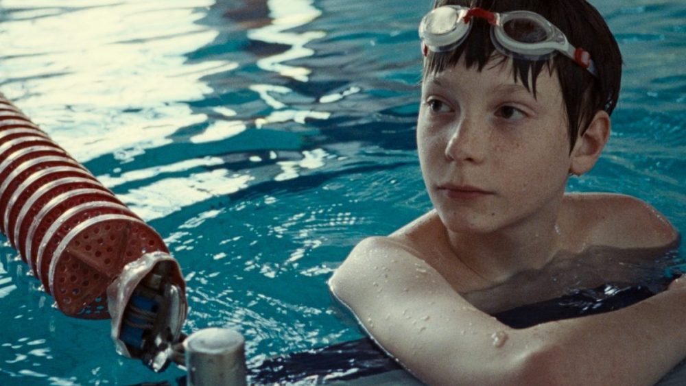 How Look and Music Create a Coming of Age Horror Movie