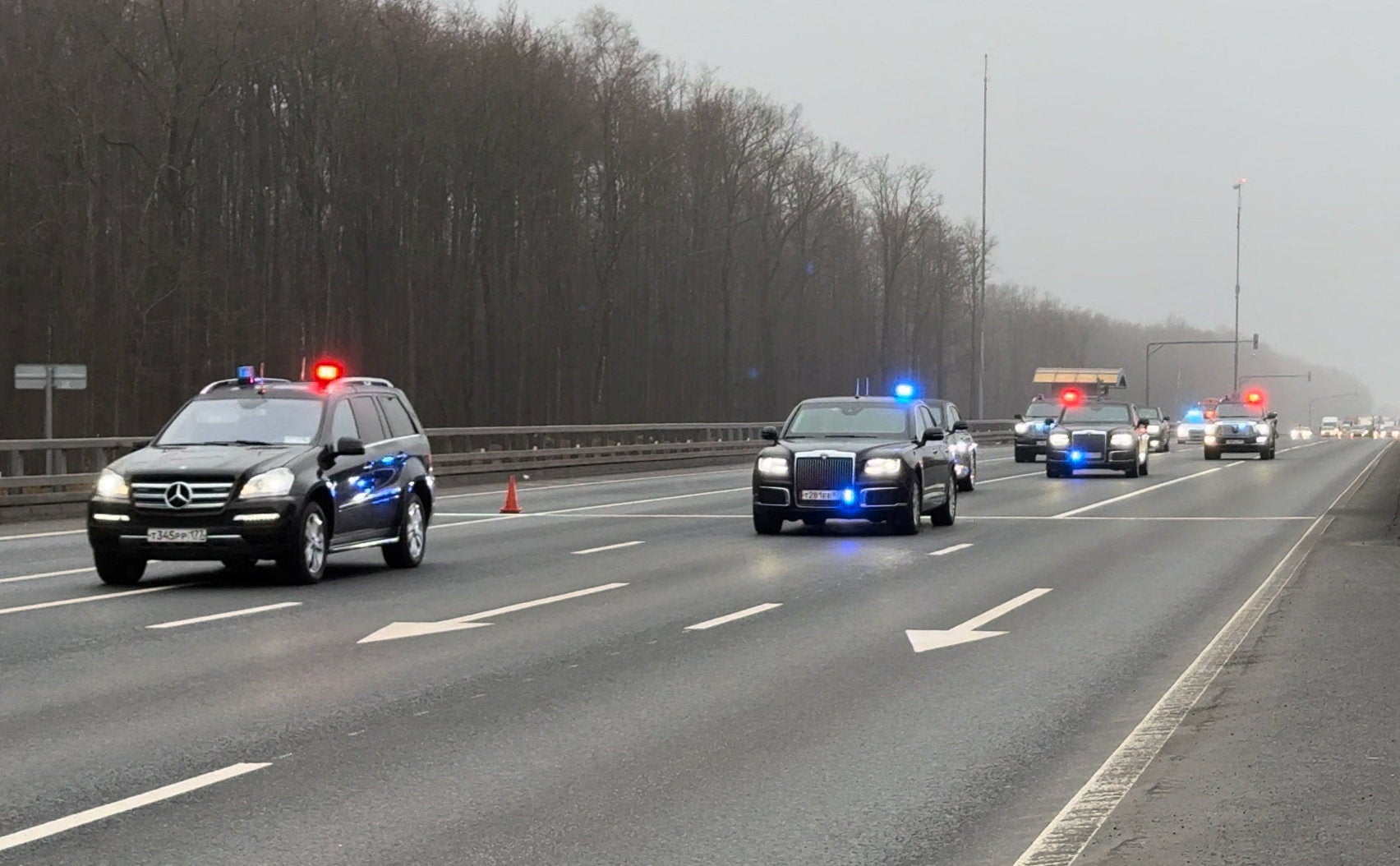 A motorcade, reportedly transporting Witkoff and Jared Kushner, departs Vnukovo airport before a scheduled meeting with a Russian delegation in Moscow on Tuesday