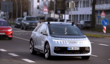 Interest rates to be cut; Economy shrinks; VW's autonomous concept – Car Dealer Magazine
