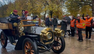 Participants in the oldest motoring event in the world, the London to Brighton Run, take off from London's Hyde Park.