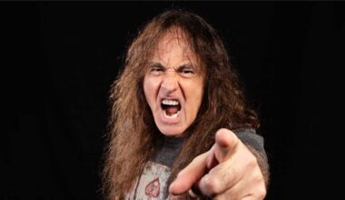 Steve Harris headshot, pointing at the camera