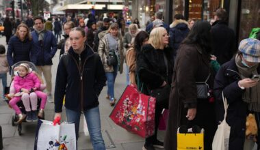 London market flat as pound rallies in run-up to Christmas
