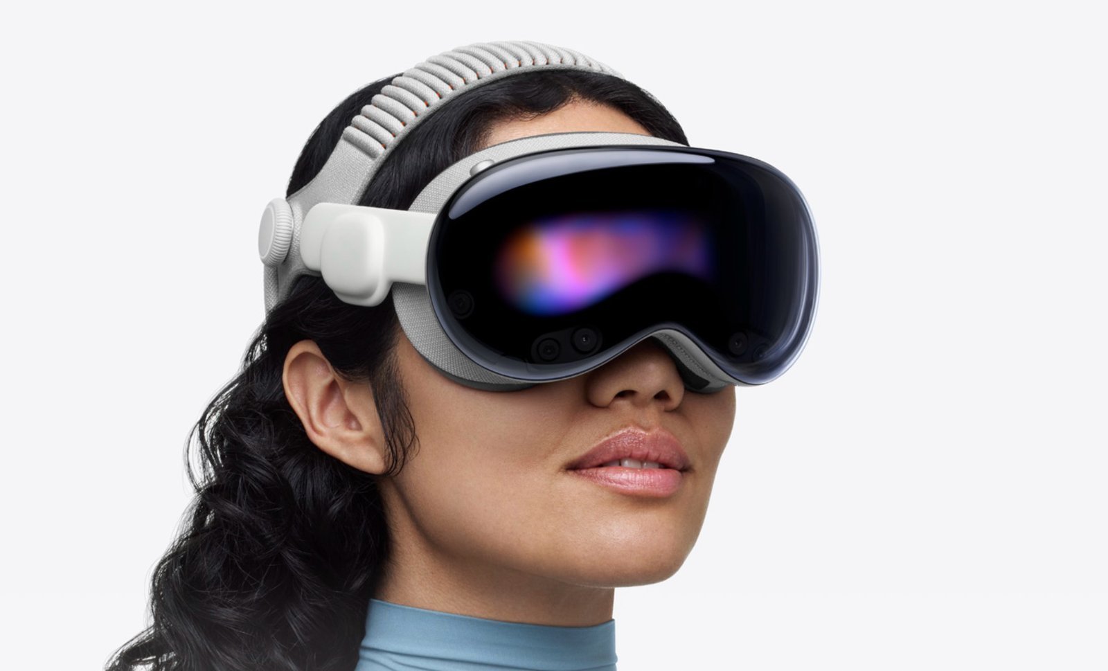 Designed by Oleksandr Stepanenko, the tiny robot automates delicate medical device processes without swallowing the workspace.