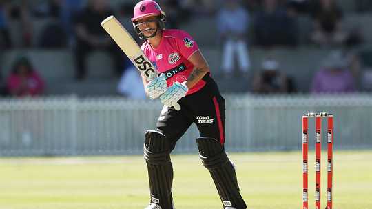 ash-gardner-produced-an-all-round-effort-in-sixers-win