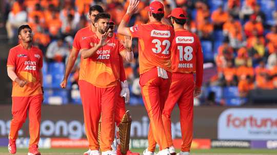 azmatullah-omarzai-hit-26-ball-46-and-then-picked-up-227