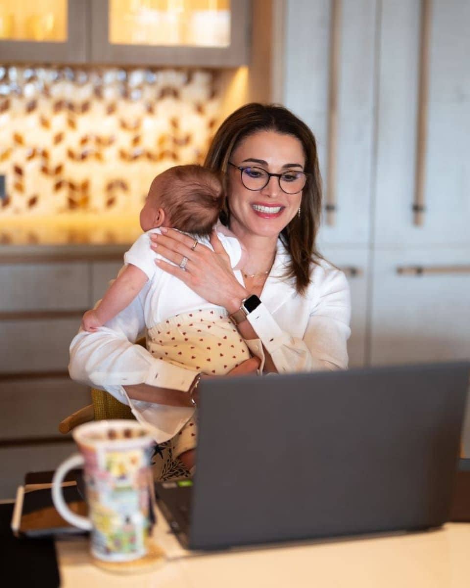Queen Rania of Jordan shares symbolic Christmas family photo