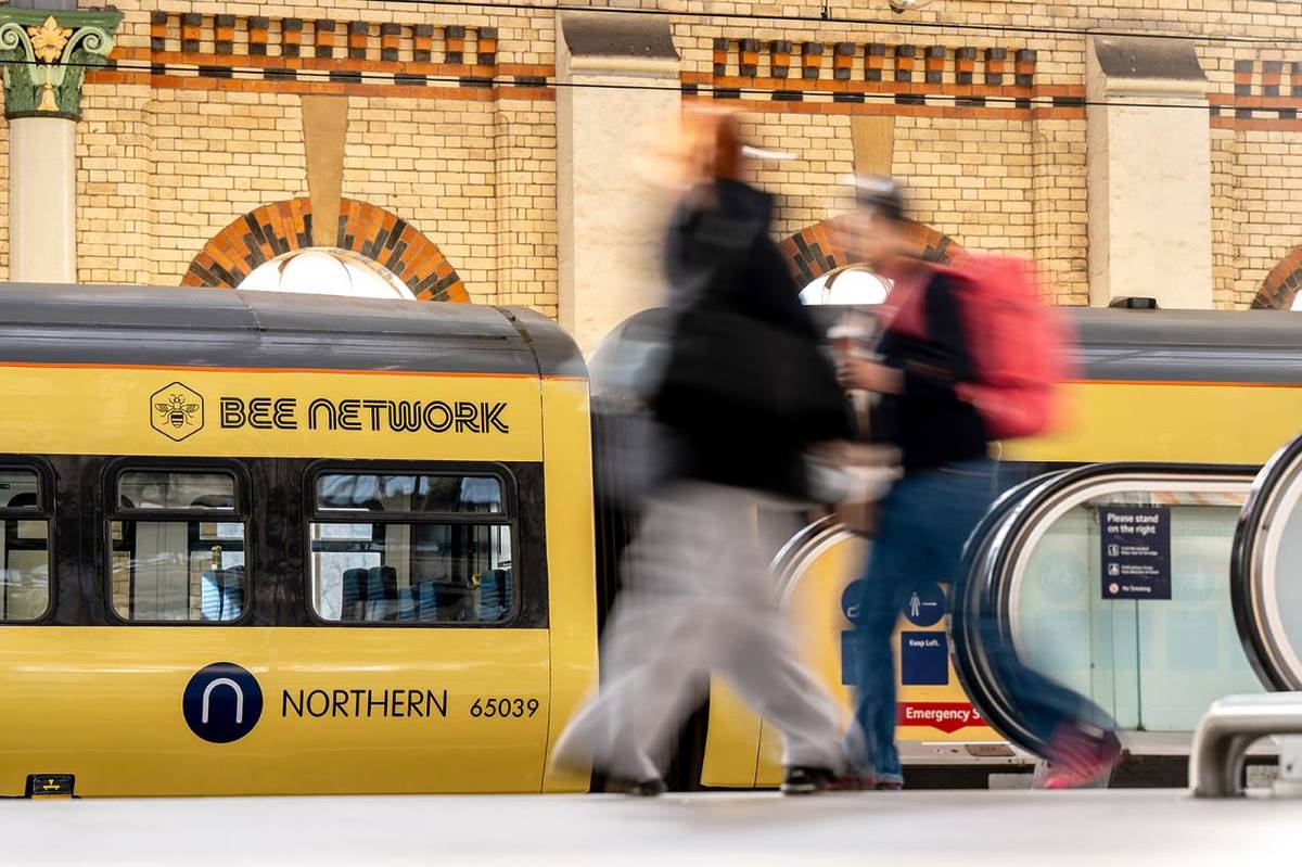 yellow bee network trains piccadilly