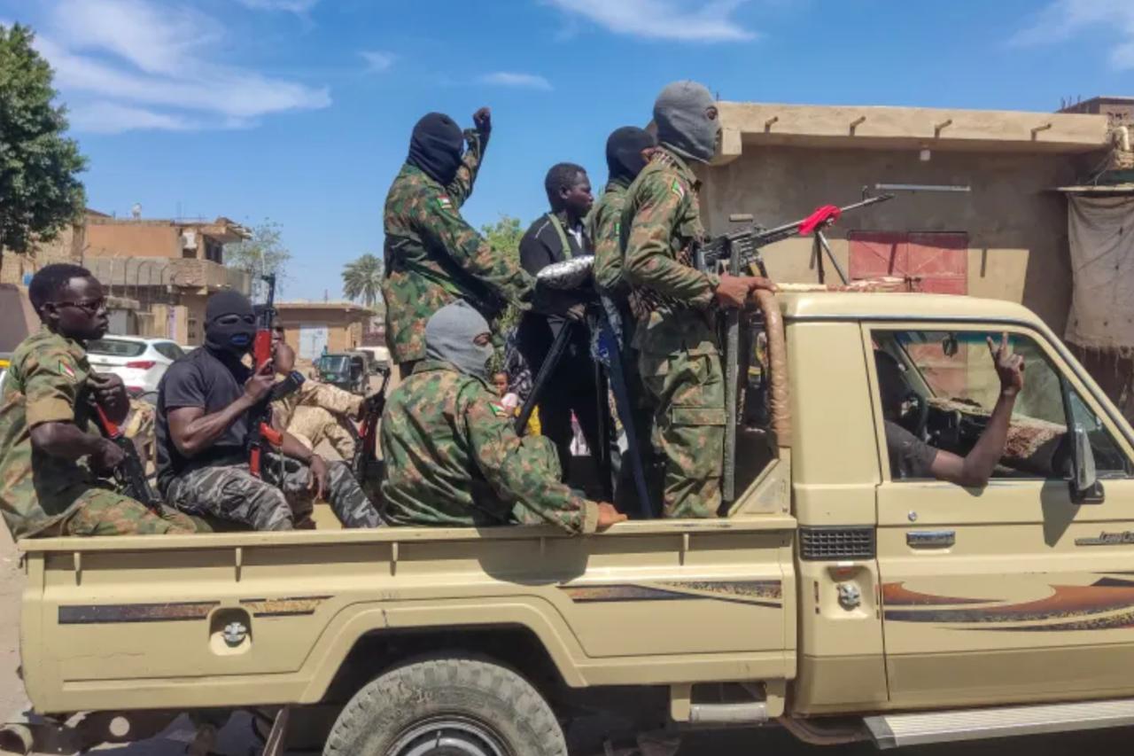 Supporters of the Sudanese armed popular resistance, which backs the army, ride on trucks in Gedaref in eastern Sudan on March 3, 2024 . ( AFP Photo )