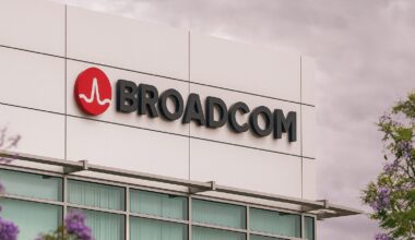 Broadcom Stock Slides After Q4 Earnings: AI Chip Revenue Set to Double, but Margin Pressure Rattles Investors