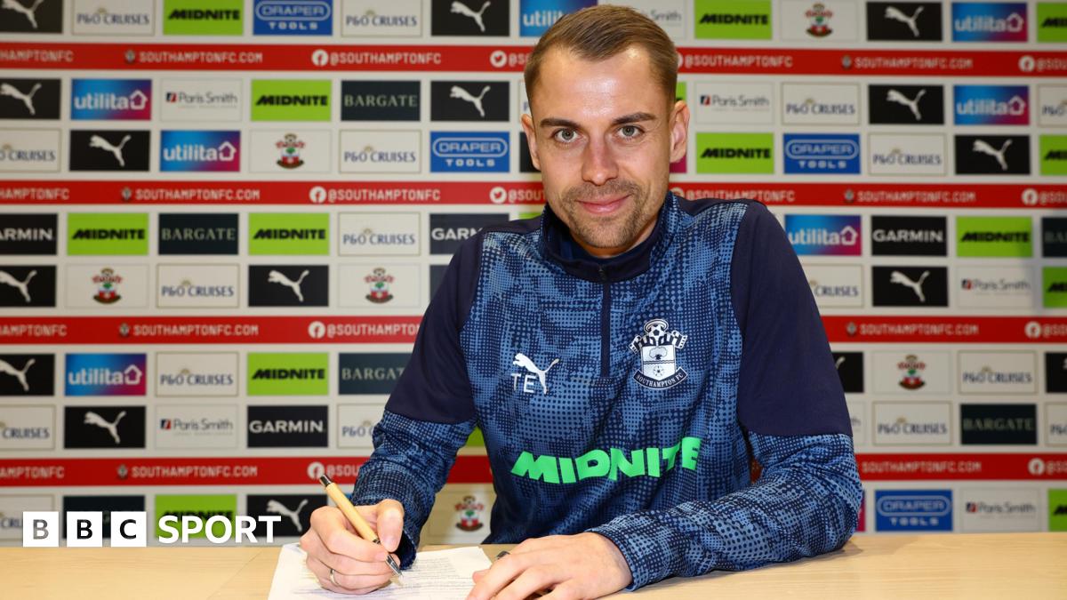 Tonda Eckert signs his contract to become the new Southampton manager