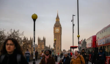 ‘We are ghosts’: Britain’s migrant workers who work the graveyard shift