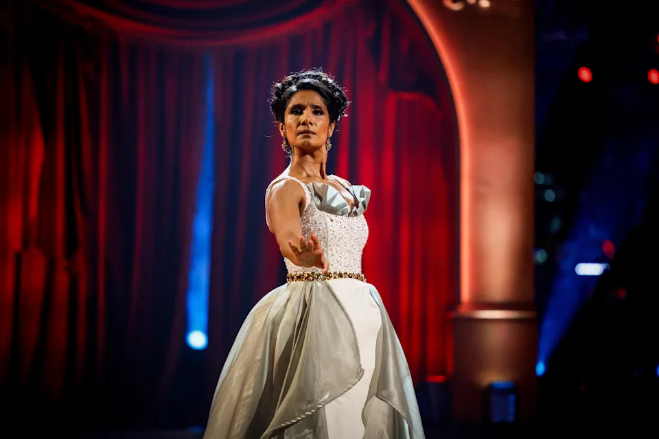 The EastEnders star finished her dance alone. (BBC)