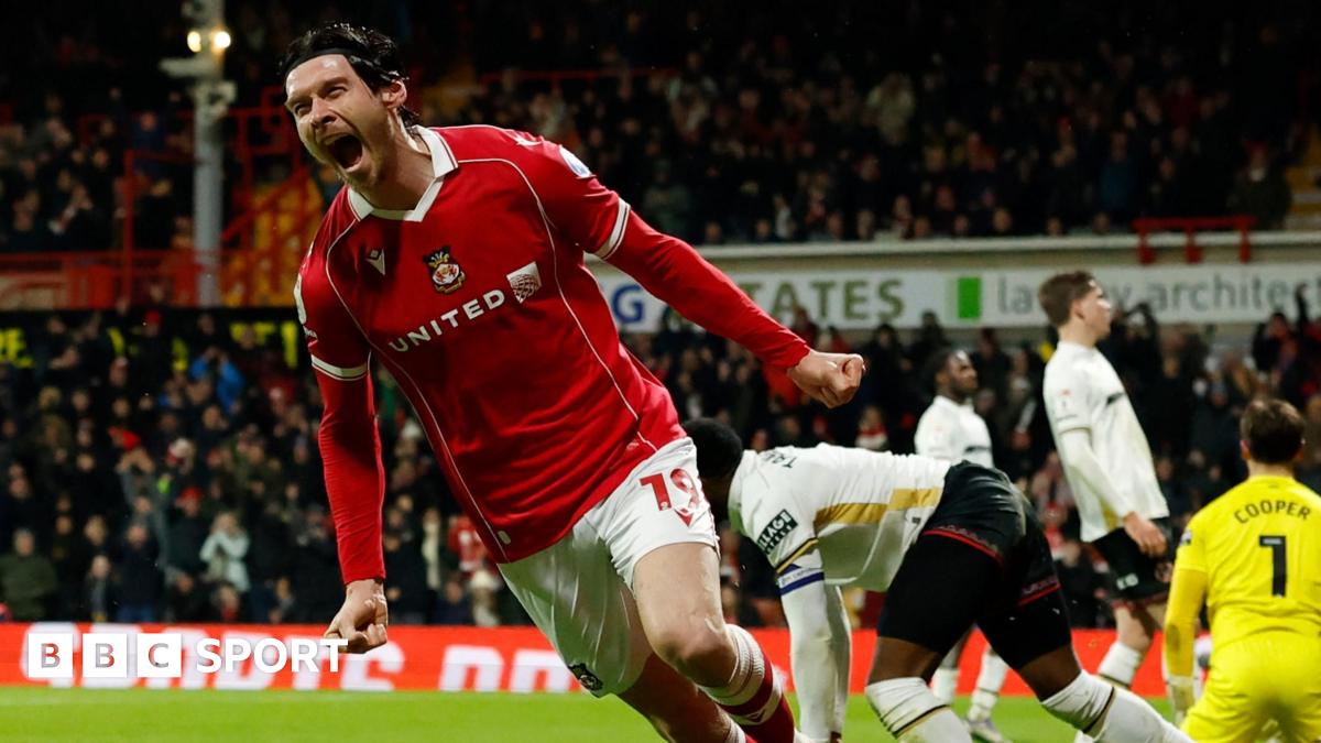 Wrexham 5-3 Sheffield United: Moore double as Dragons beat Blades in thriller