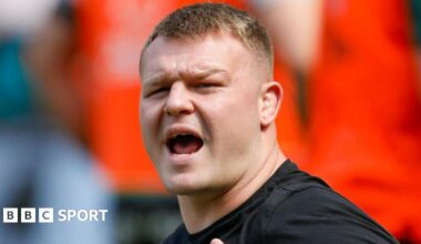 Dewi Lake shouts instrcutions