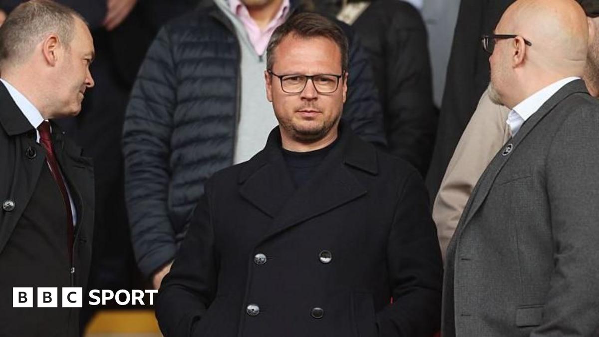 Tonda Eckert applauds his players from the touchline