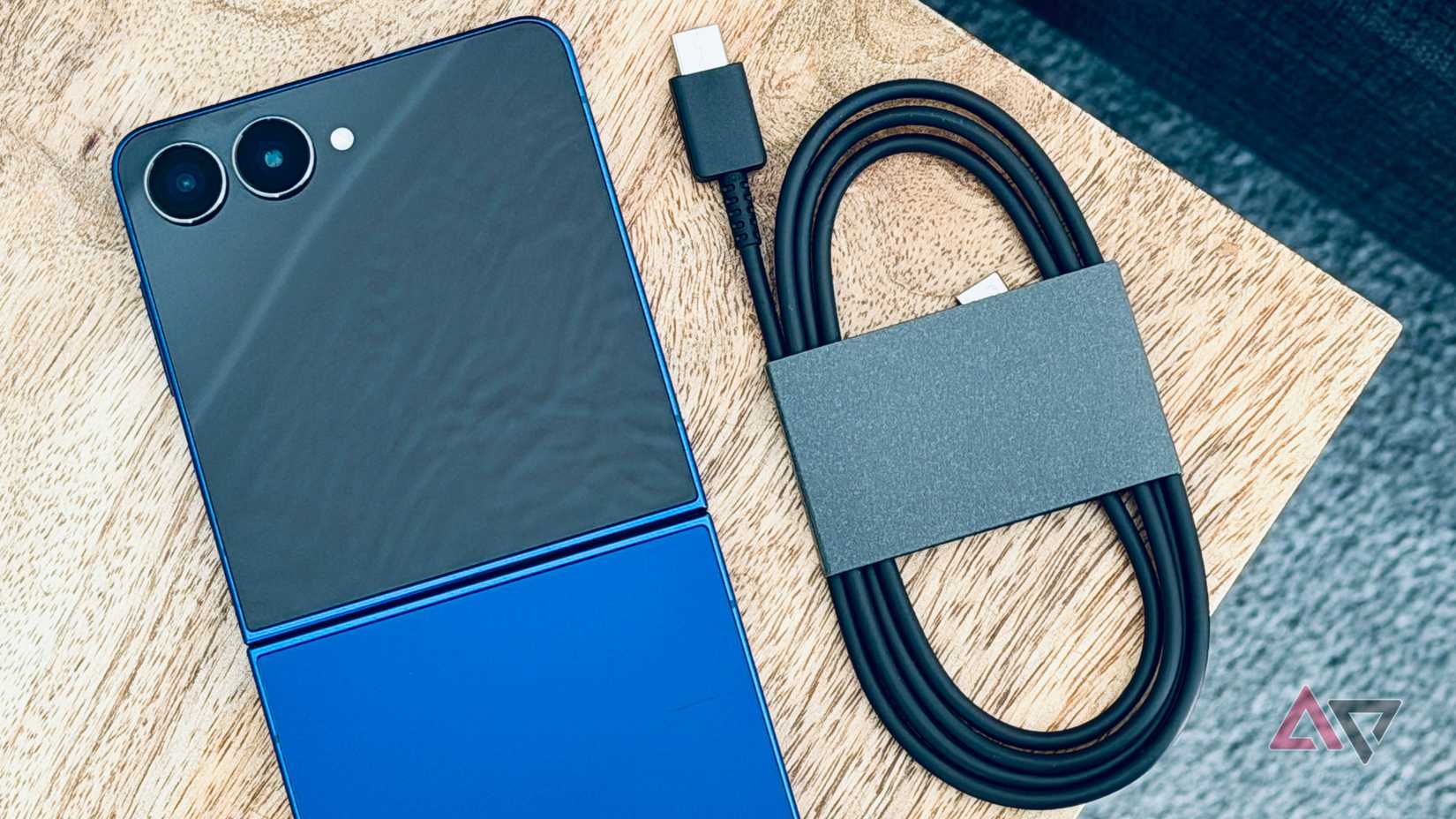 USB C cable that comes with the Samsung Galaxy Z Flip 7