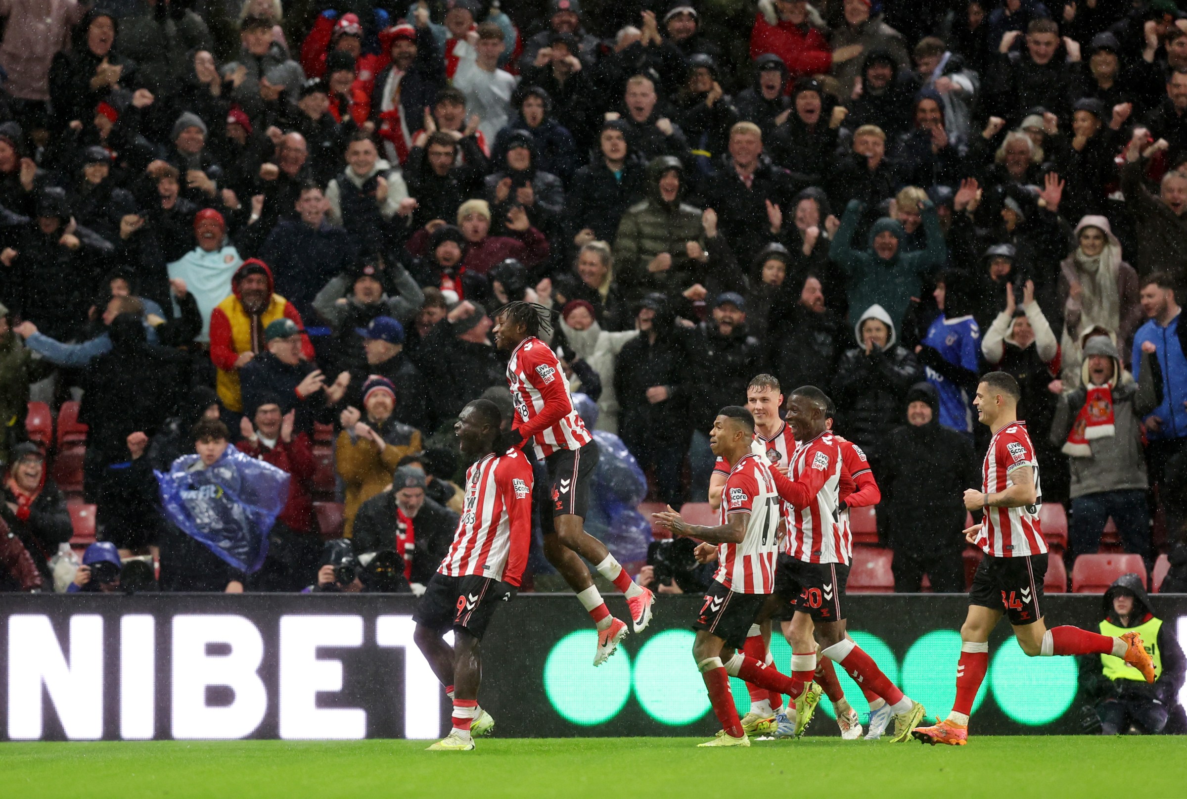 SUNDERLAND, ENGLAND - NOVEMBER 29: Brian Brobbey of Sunderland celebrates scoring his team’s third goal with Romaine Mundle and teammates of Sunderland during the Premier League match between Sunderland and Bournemouth at Stadium of Light on November 29, 2025 in Sunderland, England. (Photo by George Wood/Getty Images)