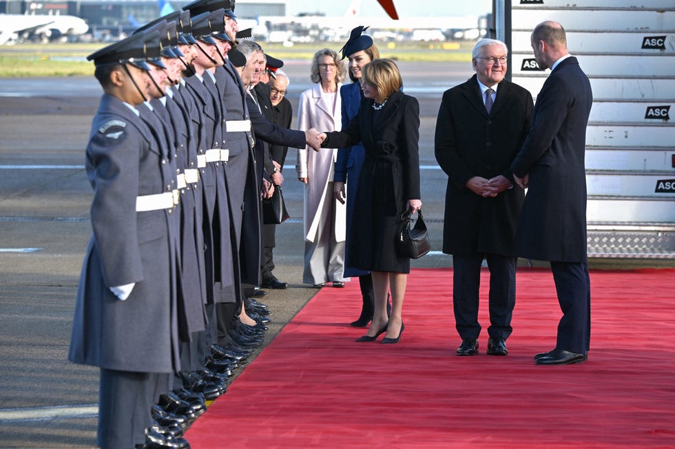 britain's prince william (r), prince of wales speaks with germany's president frank walter steinmeier (2nd r) as britain's catherine, princess of wales (centre l) introduces dignitaries to his wife elke buedenbender (centre r) during their arrival at london heathrow airport in west london on december 3, 2025, the first day of a three day state visit by the german president. (photo by jeff spicer / pool / afp) britain's prince william (r), prince of wales speaks with germany's president frank walter steinmeier (2nd r) as britain's catherine, princess of wales (centre l) introduces dignitaries to his wife elke buedenbender (centre r) during their arrival at london heathrow airport in west london on december 3, 2025, the first day of a three day state visit by the german president. (photo by jeff spicer / pool / afp)