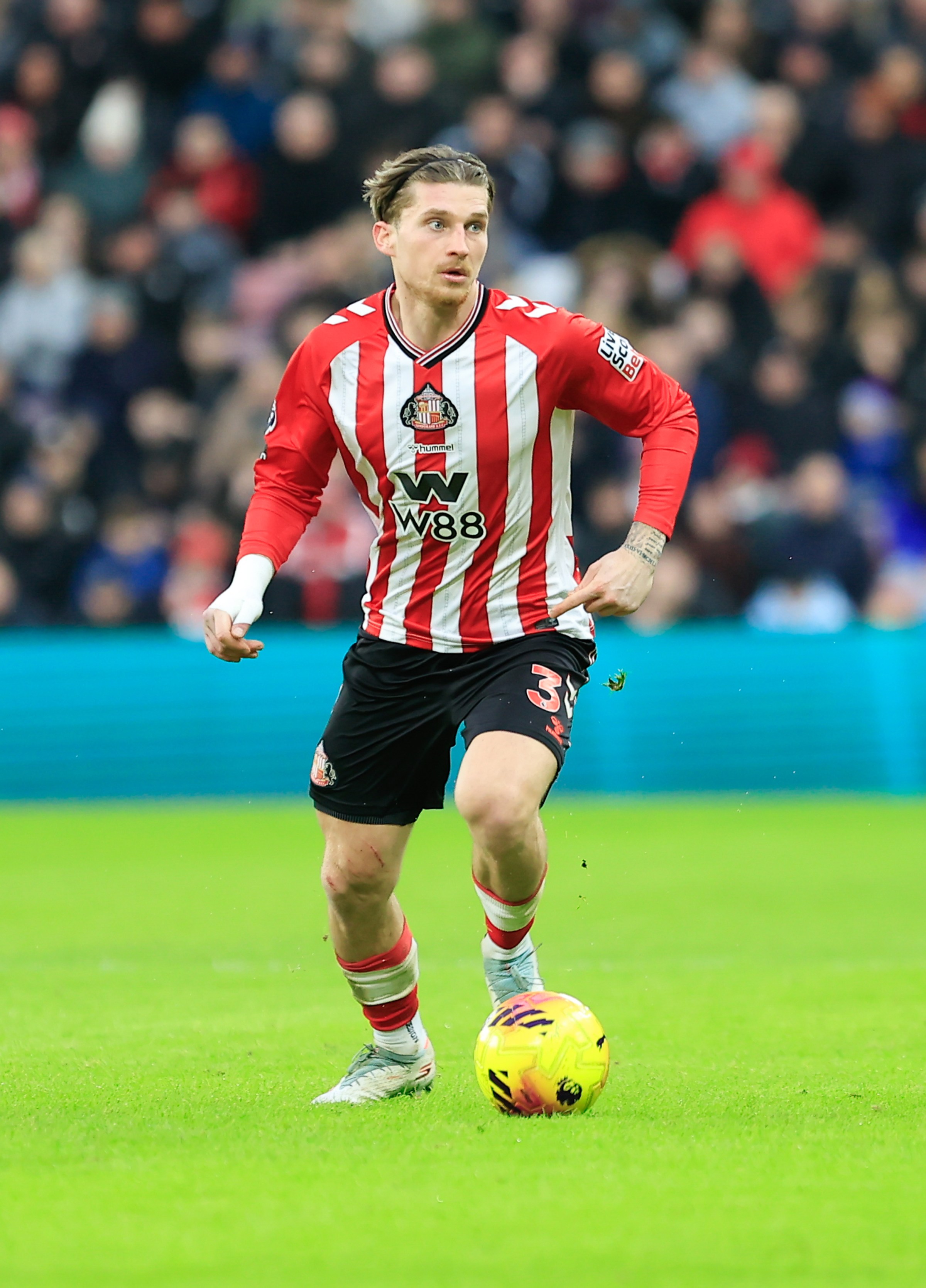 SUNDERLAND, ENGLAND - DECEMBER 28: Sunderland’s Dennis Cirkin runs with the ball during the Premier League match between Sunderland and Leeds United at Stadium of Light on December 28, 2025 in Sunderland, United Kingdom. (Photo by Martin Swinney - Sunderland AFC/Sunderland AFC via Getty Images)
