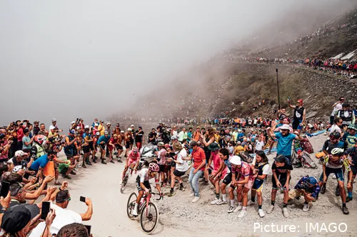 giro carapaz toro imago1062638729