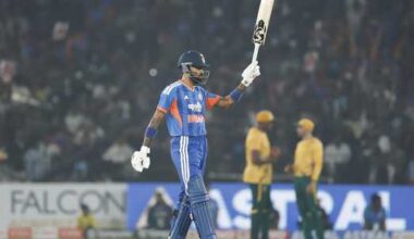 hardik-pandya-celebrates-his-50-in-cuttack