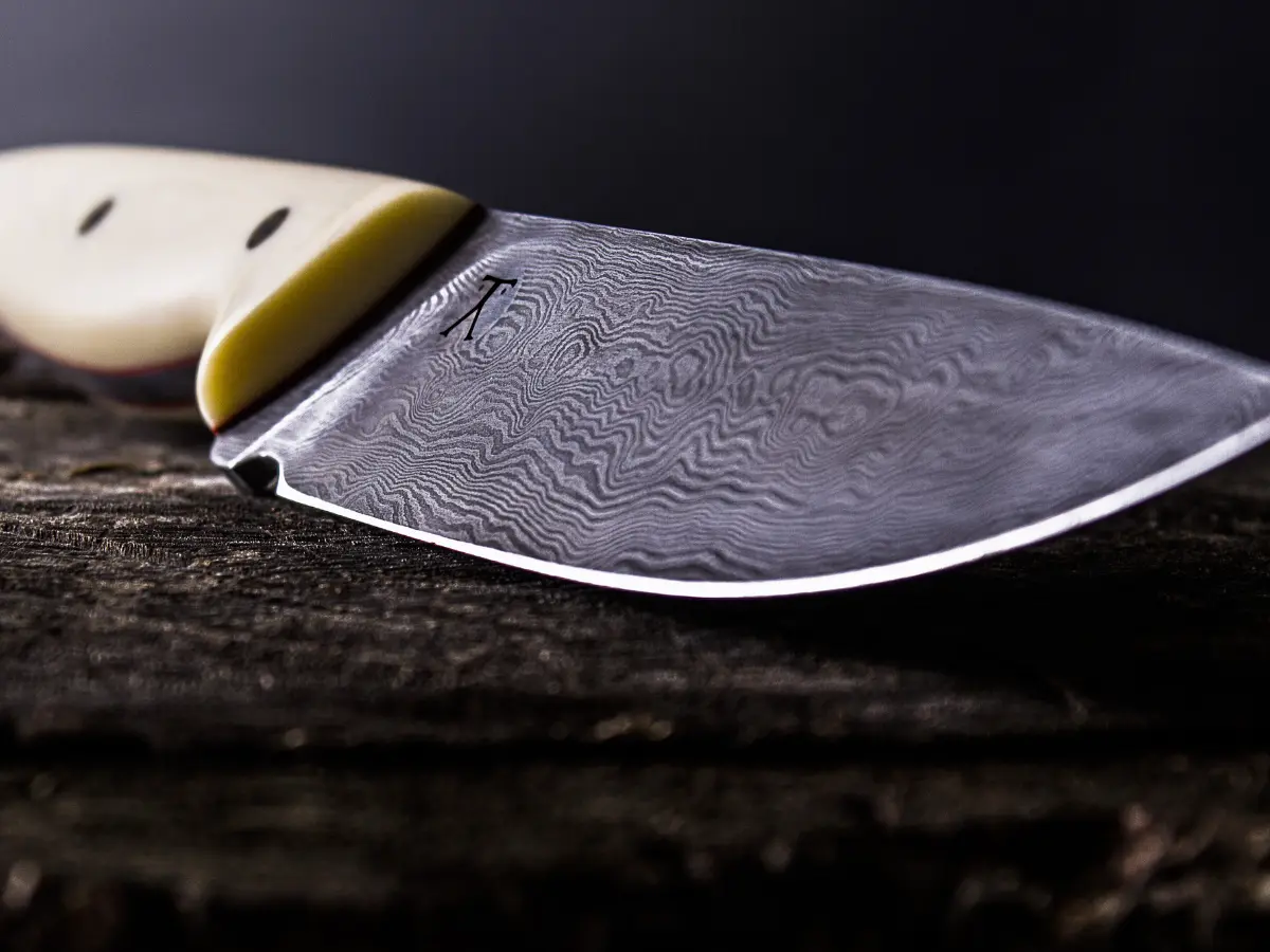 Man stabs three women on Paris metro, arrested