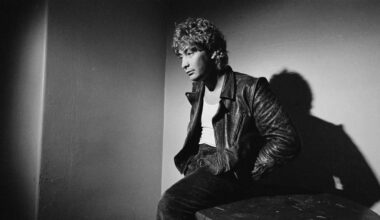 Chis Rea studio portrait