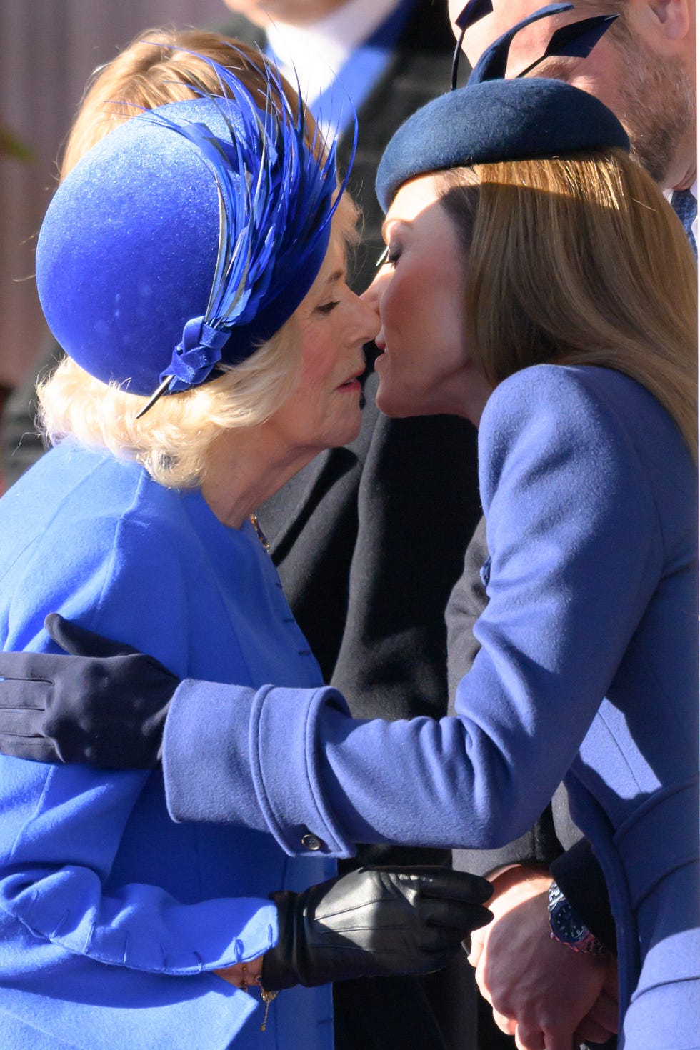 Kate Middleton breaks major royal protocol with Queen Camilla kiss kate middleton breaks major royal protocol with queen camilla kiss