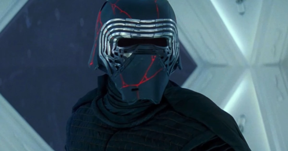 Kylo Ren's Unseen Lightsaber Revealed by Star Wars - Comic Book Movies and Superhero Movie News