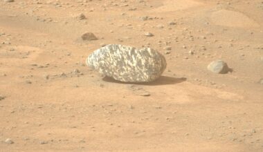 Yellow Martian rock discovered by NASA