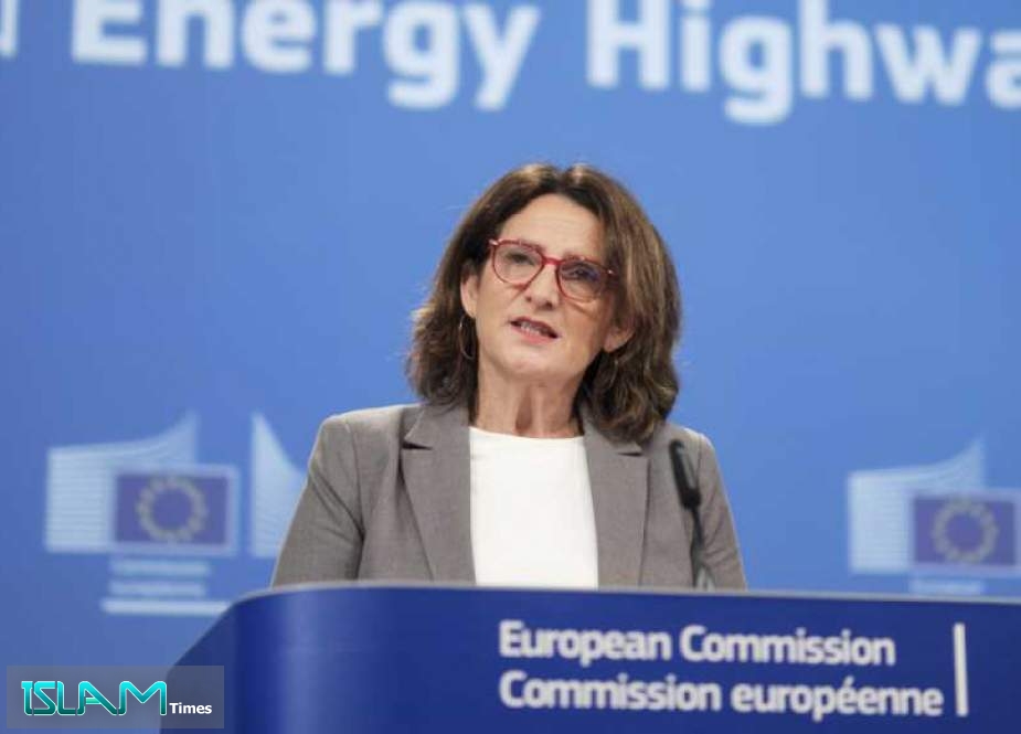 Commission VP: EU Can Engage Trump, But Not Submit