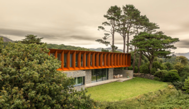 Porthmadog House, Wales, by Str&ouml;m Architects