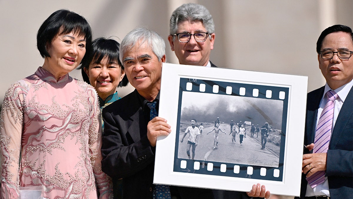 Nick Ut holds "Napalm Girl" photo
