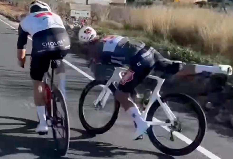 Mathieu van der Poel narrowly avoids crash in training sprint