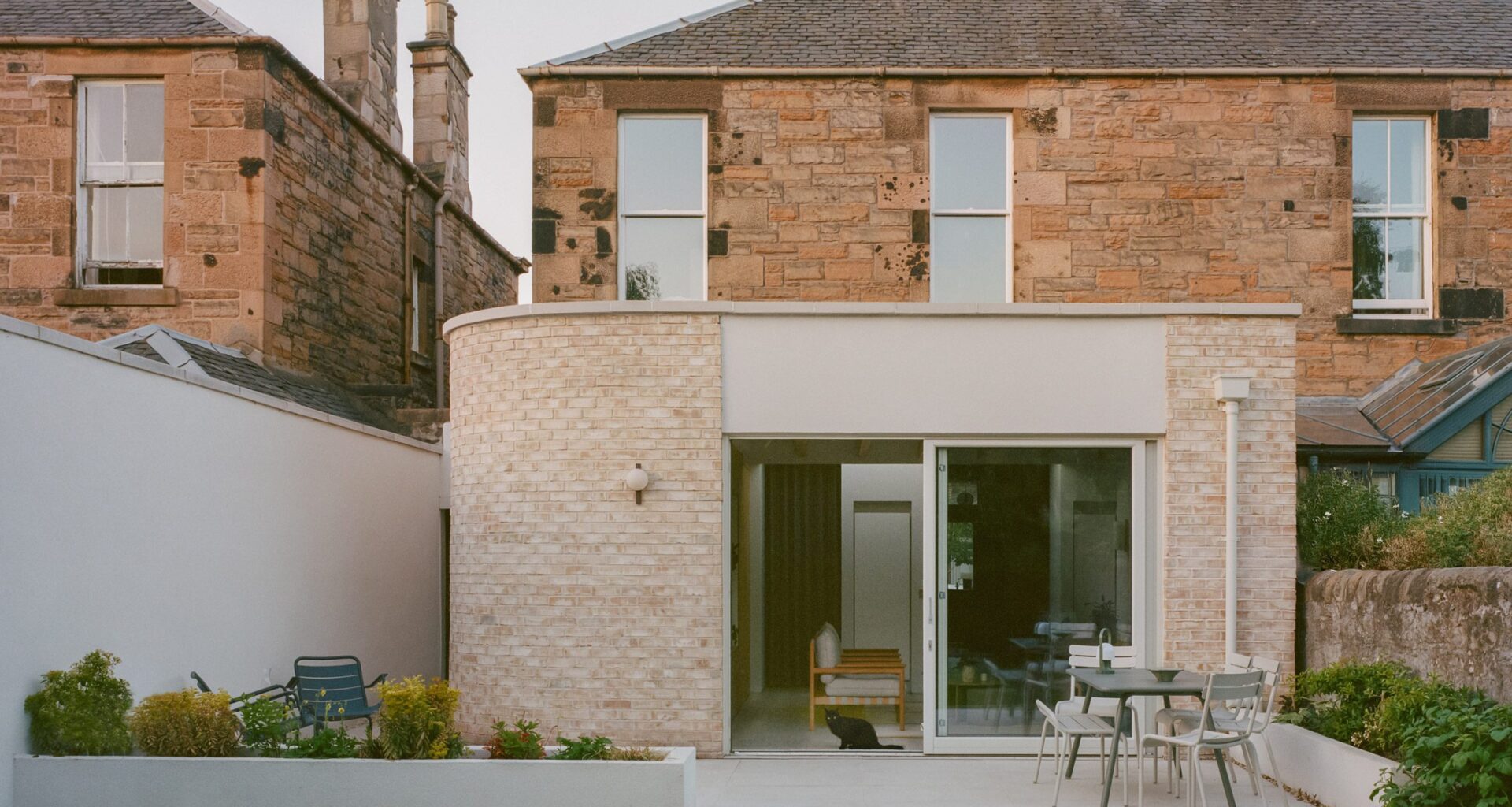 Catalog House by Pend