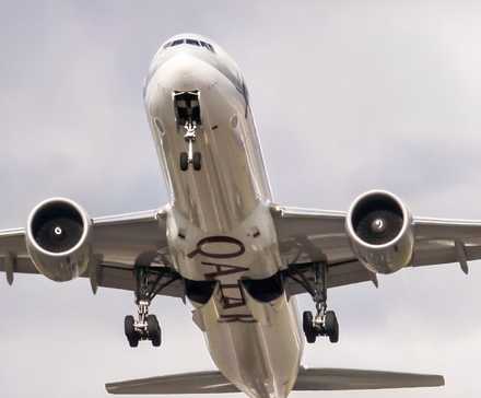 Qatar Airways Boeing 777-300ER on final approach