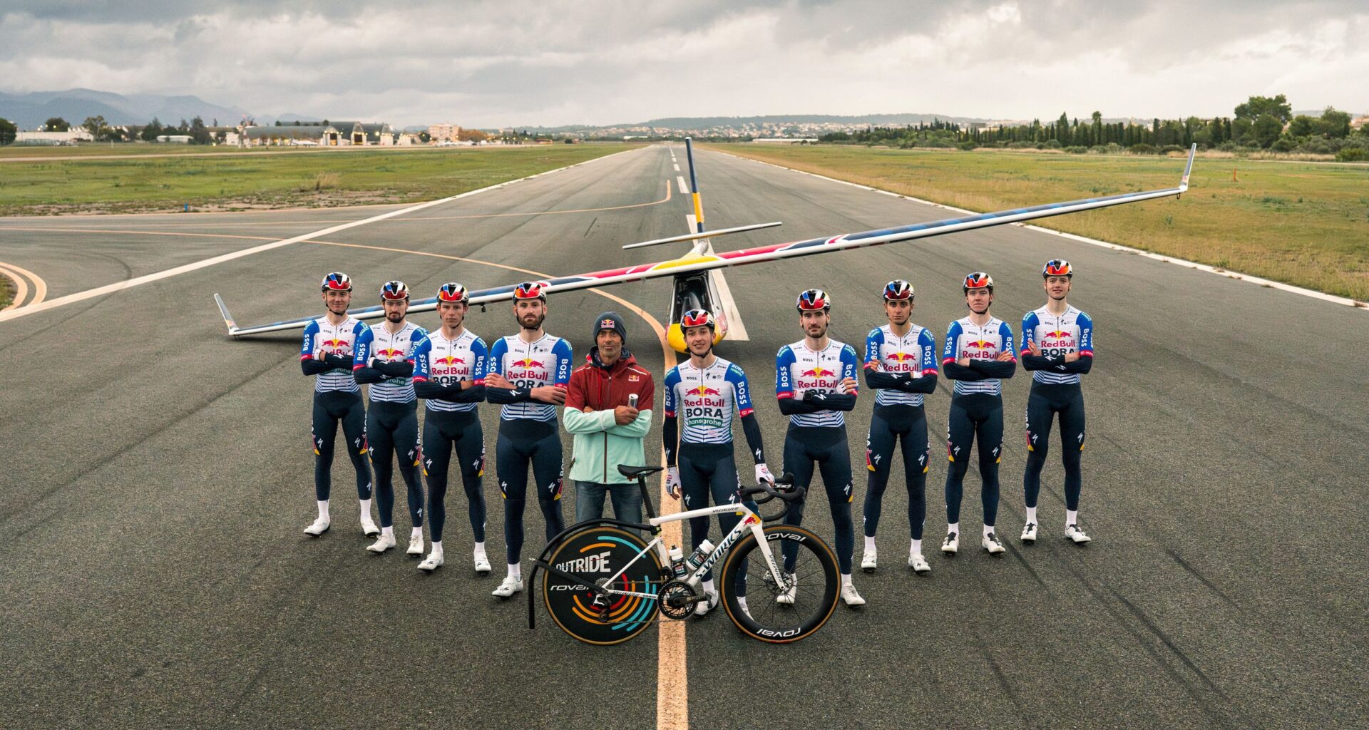 'Nothing like this has ever been done' – Nine Red Bull-Bora-Hansgrohe cyclists launch glider plane to take-off in Mallorca