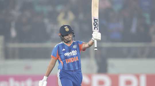 shafali-verma-struck-69-off-34