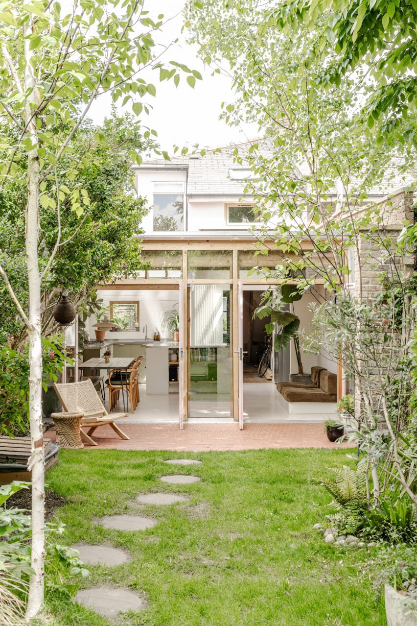 Rear facade of A Simple Addition by OEB Architects