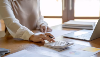 10 money experts on the financial New Year’s resolutions they’re making for themselves for 2026