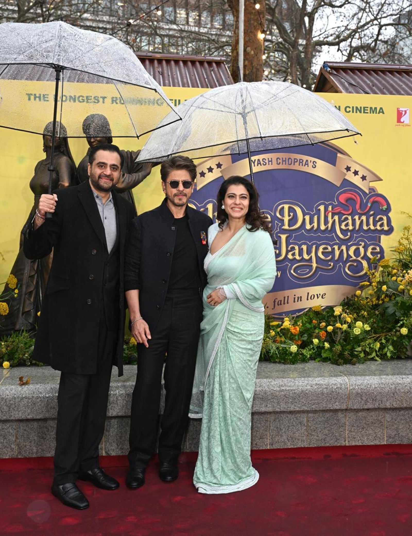 Shah Rukh Khan and Kajol unveil DDLJ statue in London