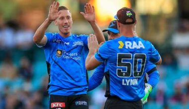 strikers-eked-out-a-three-wicket-win-against-sydney-sixers