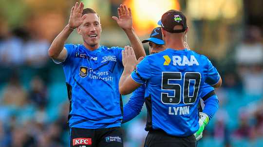 strikers-eked-out-a-three-wicket-win-against-sydney-sixers